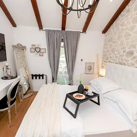 Casa Di Nikola Vila *