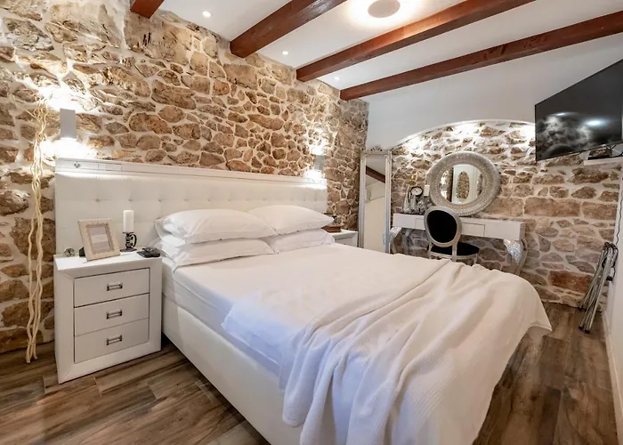 Casa Di Nikola