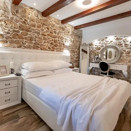 Casa Di Nikola