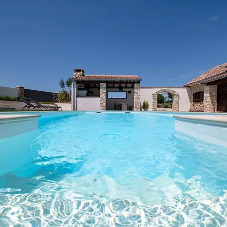 Casa Di Nikola
