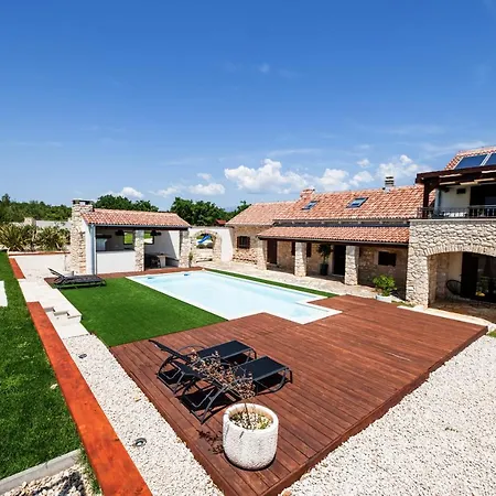 Casa Di Nikola
